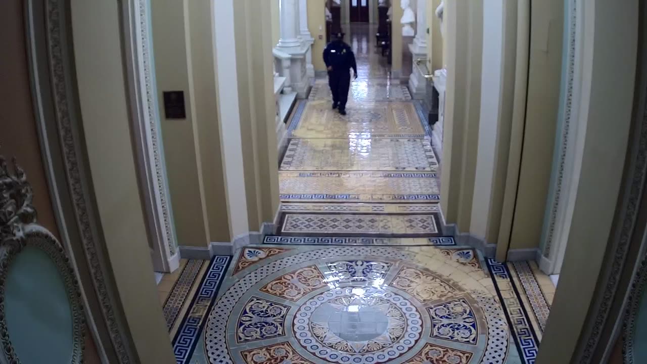 0205USCS02WestStairsnearS221_2021-01-06_06h00min01s263ms.mp4