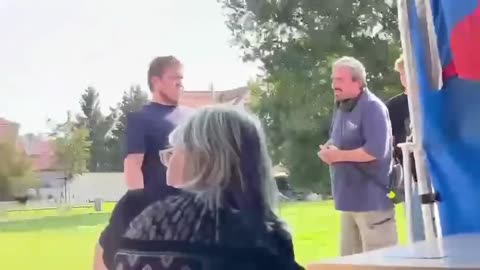 NOVOTNY Petiční stánek provokace