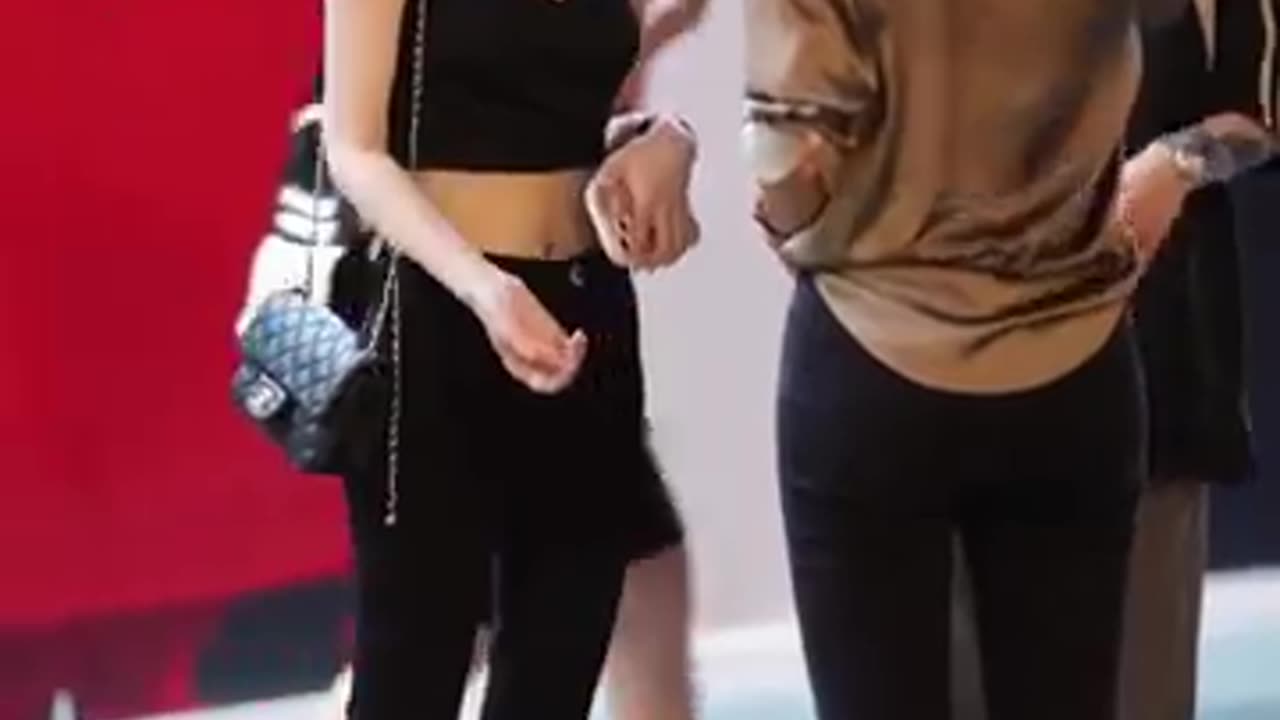 Chinese Street Fashion ~Chinese Girls Street Shot