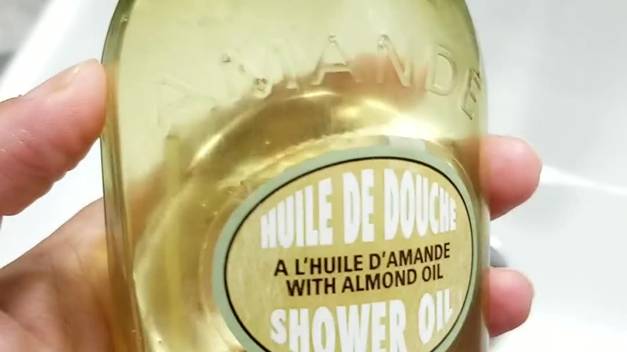 L'Occitane Cleansing & Softening Almond Shower Oil