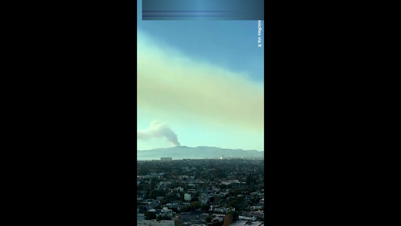 Timelapse footage shows growing smoke plumes as LA wildfire spreads