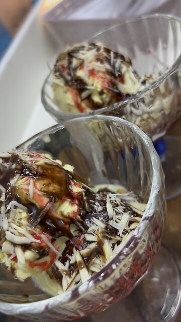 Ice cream + gulab jamun 🤤🤤🤤🤤🤤