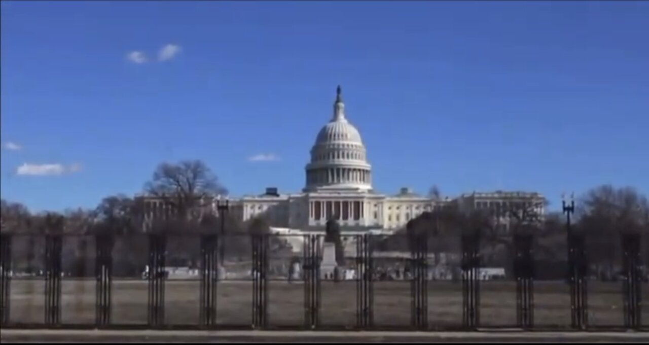 THE CAPITOL BARRICADE🚧🏛️🚧FENCED UP IN WASHINGTON D.C🏛️💫