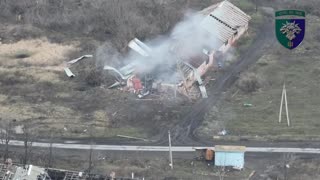 💥 Three FPV drones destroy the Russian Akatsiya self-propelled howitzer in