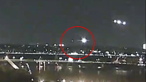 Video of the moment 64-person jet crashes into Potomac River in D.C. after collision with helicopter