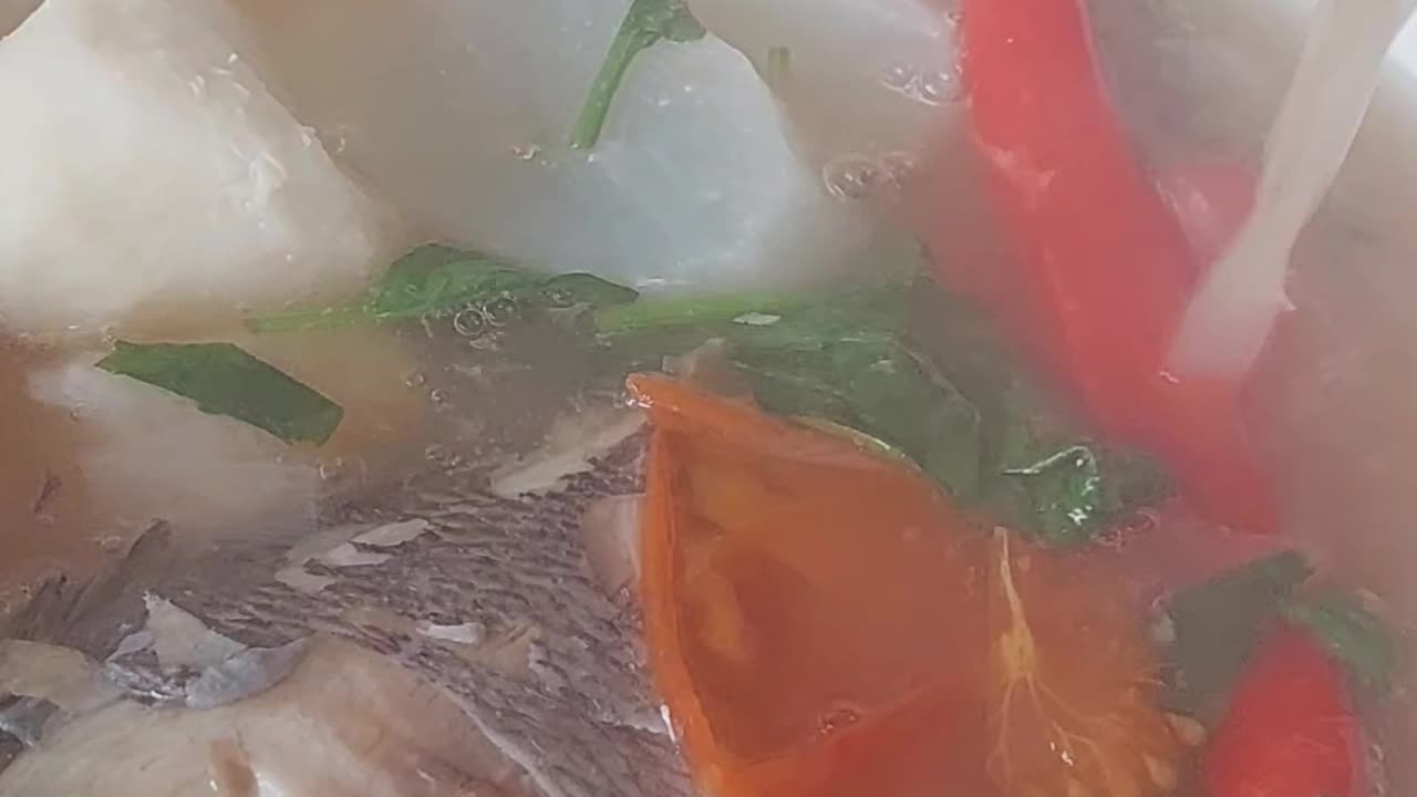 How to cook Fish Sinigang with Gabi n Spinach! A Traditional and comfort Filipino Dish🐟