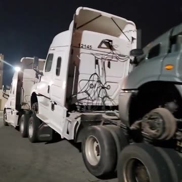 DOING IT THE RIGHT WAY #ourtruckinglife #truckdrivers #truckerlove #truckdriver #reallifetruckers