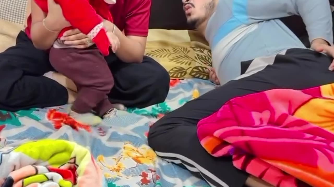 क्यूट बेबी की शरारत😘। बेबी ने की नींद खराब😂😂 #babies #viral #trending #entertainment #HD #rumble