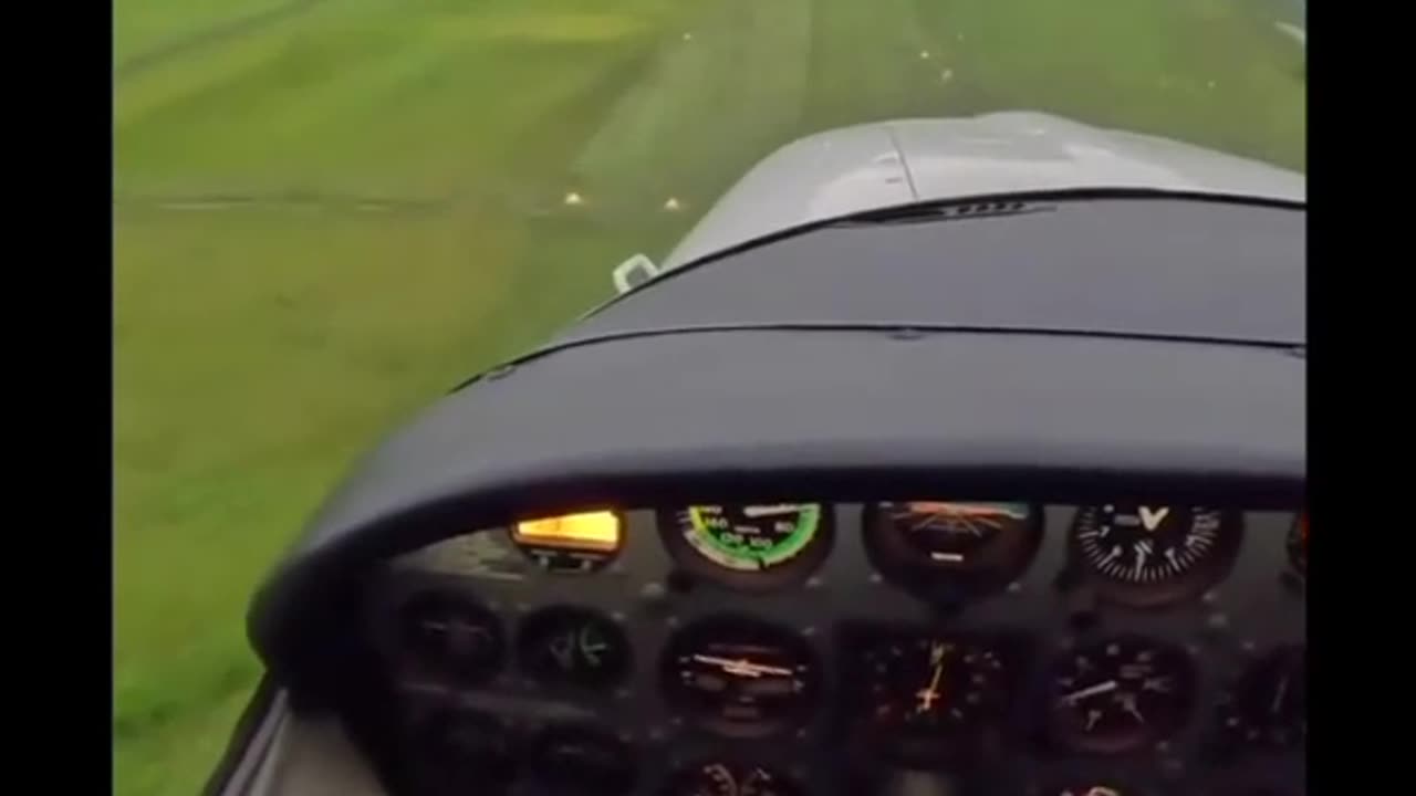 Watch Amazing Landing on Green Airfield #Aviation #Fly #AeroArduino