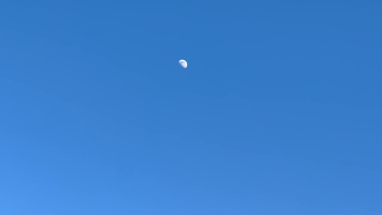 Moon at the sky while it’s daylight