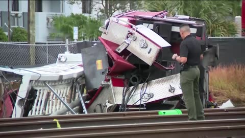 BREAKING.. Passenger train crashes in Florida