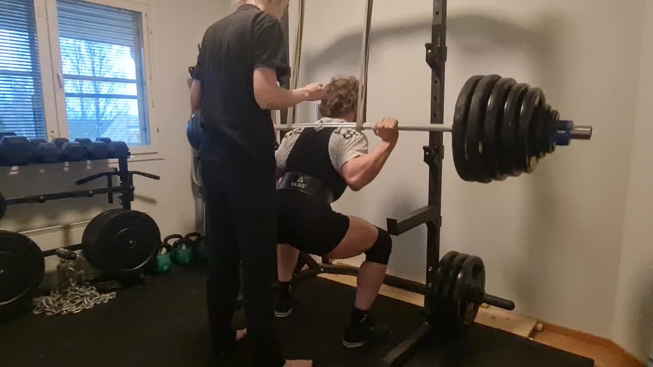 Squat with bands and wraps 222,5kg