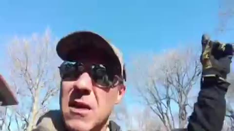 “好消息”有民眾發現，自川普總統和馬斯克切斷USAID（美國國際開發署）的資金以來，他生活地區頭頂上的天空已經完全晴朗！看不到一條條該死的化學凝結尾痕跡！其他人也觀察到嗎？