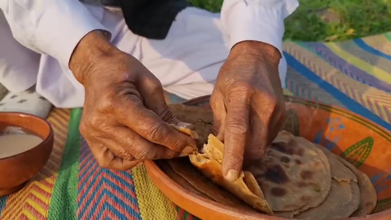 Aloo ka Paratha Recipe - آلو کا پراٹھا - Dhaba Style - Mubashir Saddique - Village Food Secrets