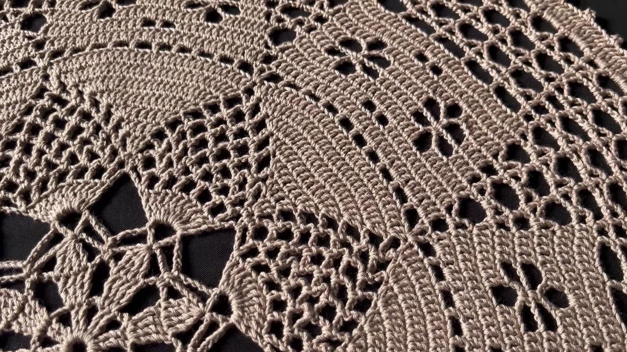 #C-1231)-(FOR LEFTIES)-(ep.6/6)-Pineapple Crochet Table Center