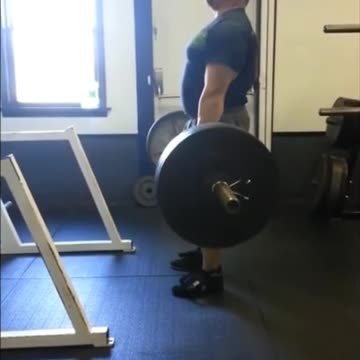 Deadlifting 415x16