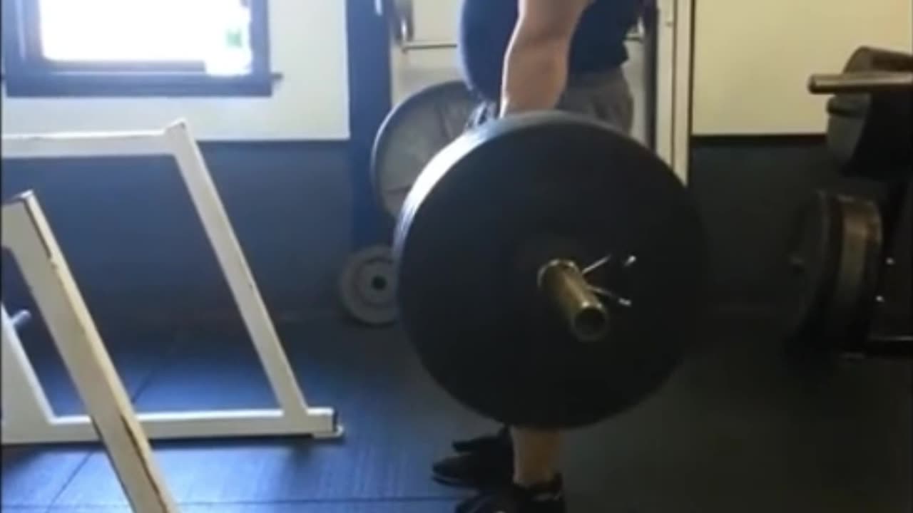 Deadlifting 415x16