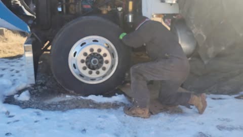 NEW BATTERY CABLE HOOKED UP / FREIGHTLINER FIRES RIGHT UP