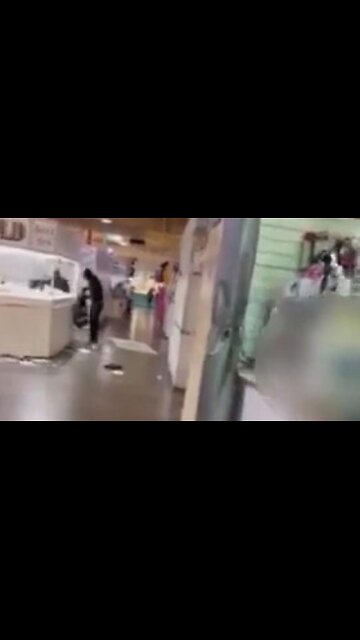 A Gang Of Thugs Rob A Jewelry Stand At A Stockton, California Flea Market In Broad Daylight