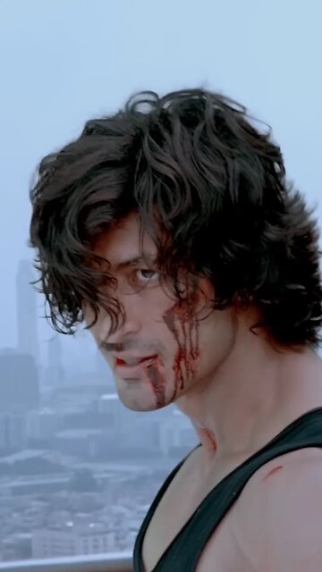 Vidyut Jammwal packs punch with his solid action Scene. _commando2 _vidyutjammwal _shorts(720P_HD)