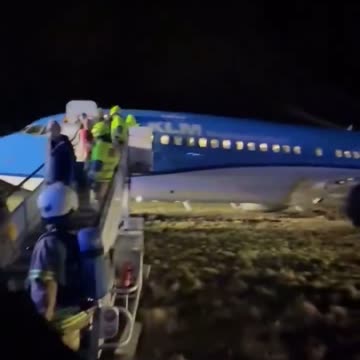Passengers evacuate airplane in Norway after hydraulic failure and emergency landing