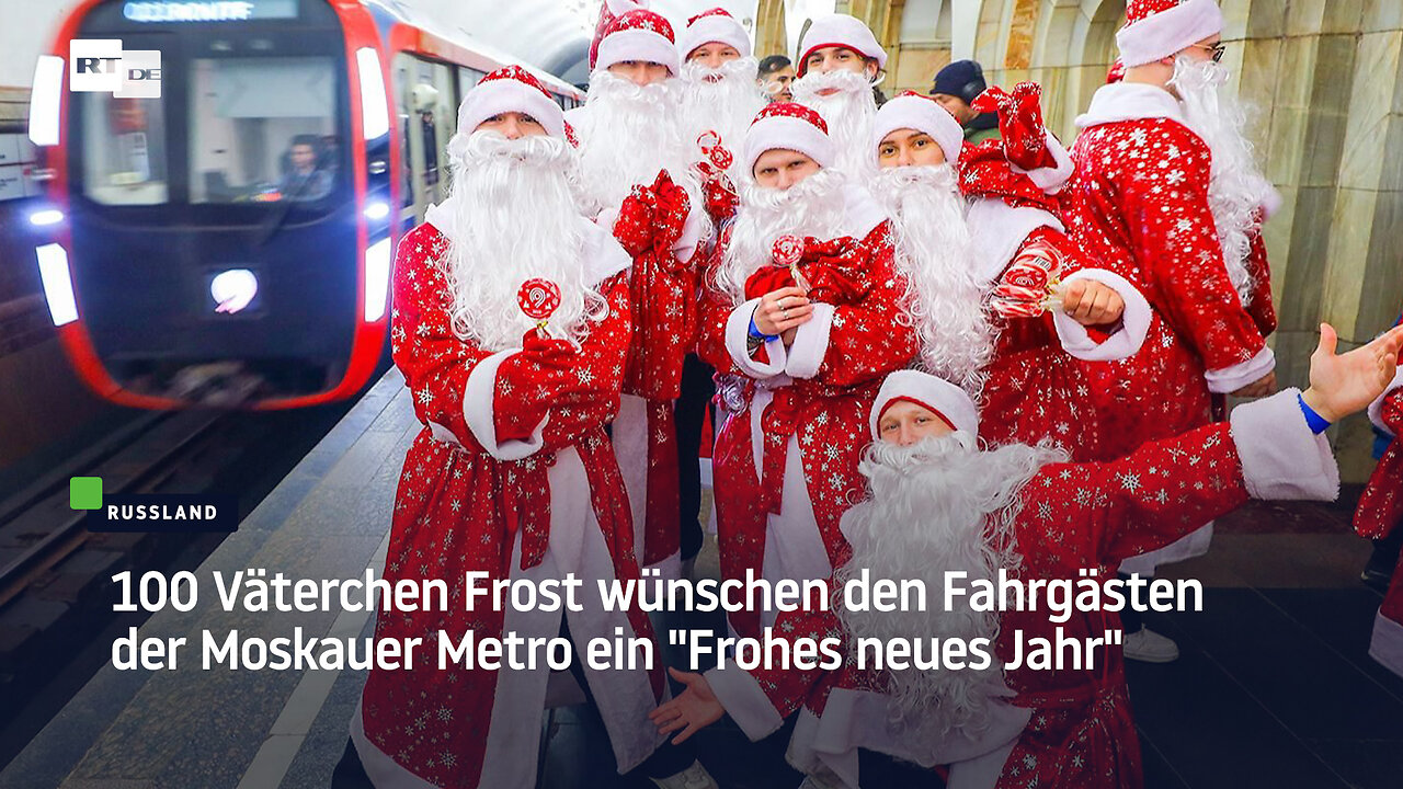 100 Väterchen Frost wünschen den Fahrgästen der Moskauer Metro ein "Frohes neues Jahr"