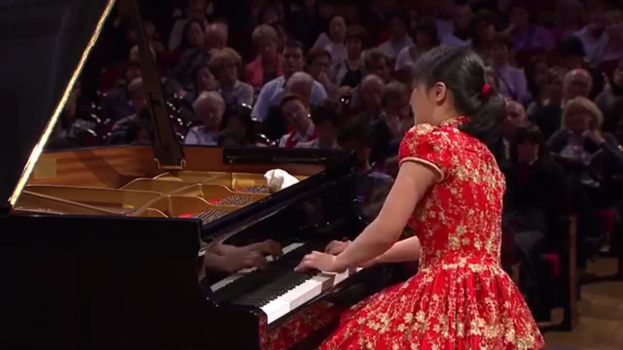 Amazing pianist girl