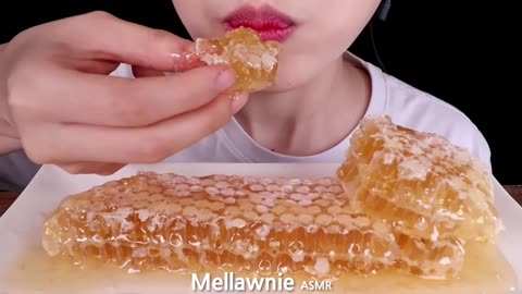 ASMR FROZEN HONEYCOMB CROISSANT |EATING SOUND MUKBANG