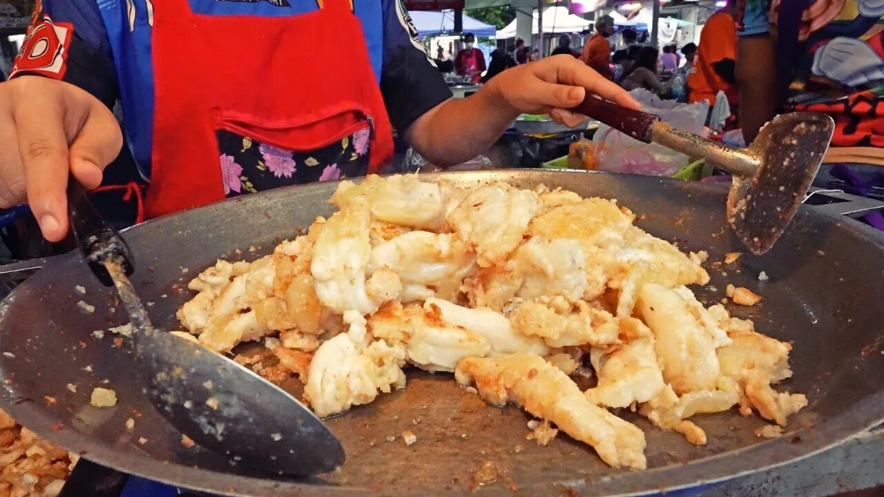 Fried SQUID EGGS! 🇹🇭 Street Food in Chatuchak Market (Bangkok)