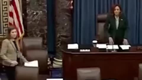 Kamala Harris flubs Pledge of Allegiance during Senate opening day