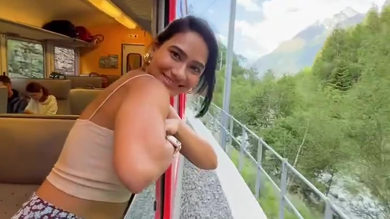 💫 Journey through Switzerland's most breathtaking train ride!