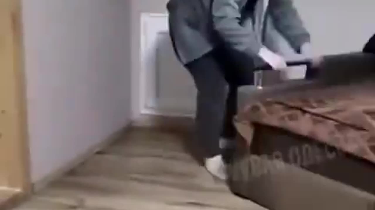 πΊπ¦ Ukrainian man shows how he hides from military recruitment
