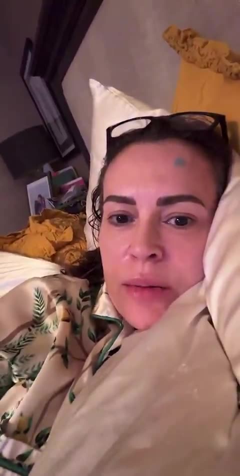 Alyssa Milano isn’t taking the Trump presidency well. She goes to bed before 6 PM now.