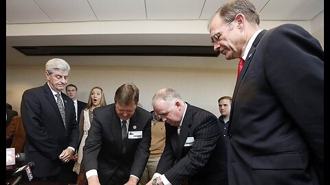 Mississippi Lt. Gov. Collapses While Presiding Over State Senate in Scary Video