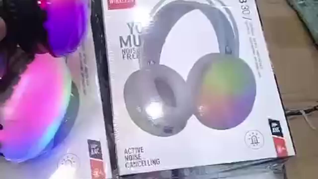 Sparkling headphone