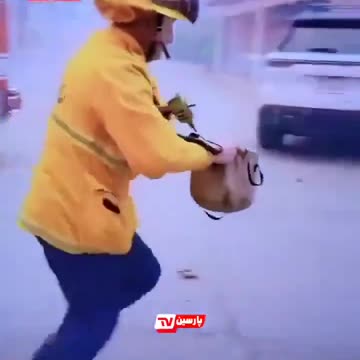 Firefighters in LA using women’s purses to put fires out