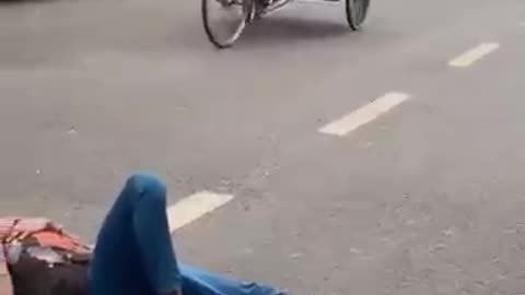 MAN UNDER A CAR WITHOUT TOUCHINF MAN