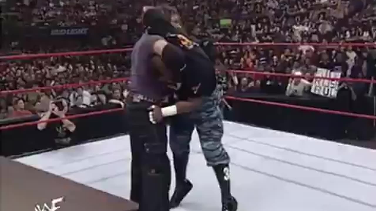 (2000.01.23) The Dudley Boyz vs The Hardy Boyz - Tag Team Championship Table Match - WWF