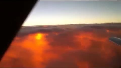 1-szy Samolot oblatuje Słońce, 2-gi przelatuje przez nie. Życie w komórce istoty Ziemia. Płaska Ziemia ?