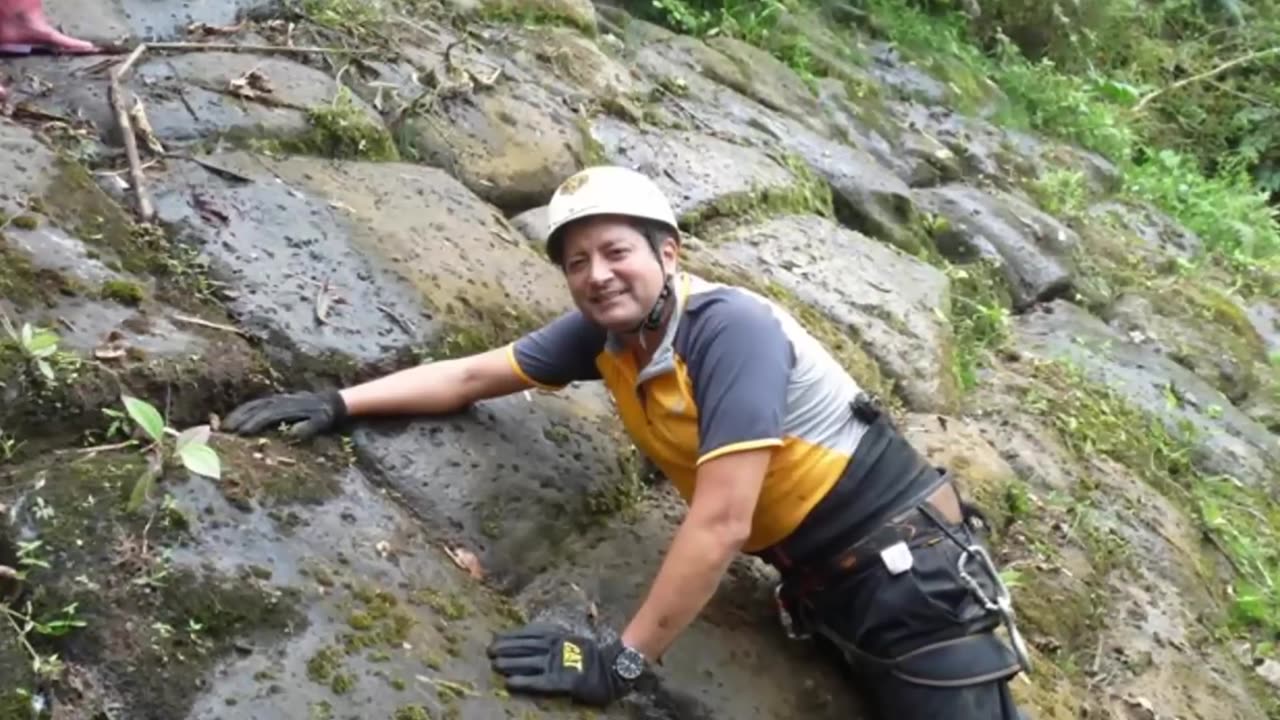 Lost City of Giants Discovered? Ancient Mystery Hidden Deep in the Jungle!
