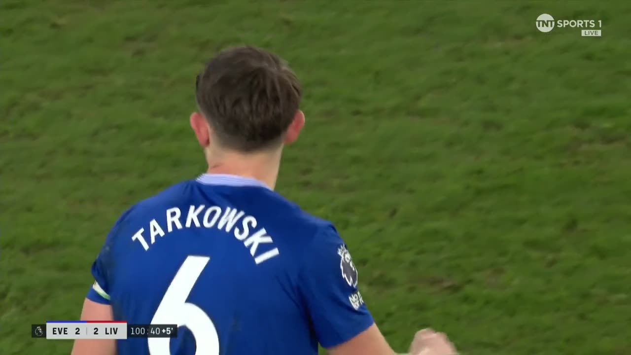 Listen to the sound of Goodison Park when James Tarkowski's goal was given by VAR. 🔊