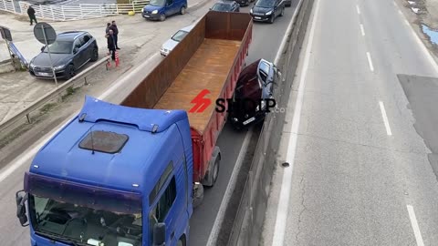 Aksident i frikshëm në autostradën Tiranë-Durrës