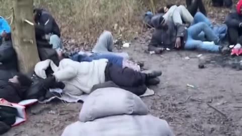 Hordes of fake Islamic asylum seekers prepare to invade Poland from Belarus.