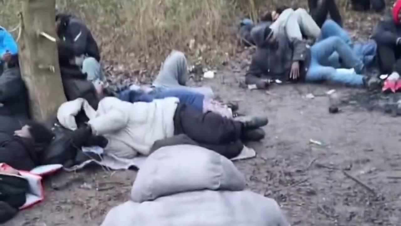 Hordes of fake Islamic asylum seekers prepare to invade Poland from Belarus.