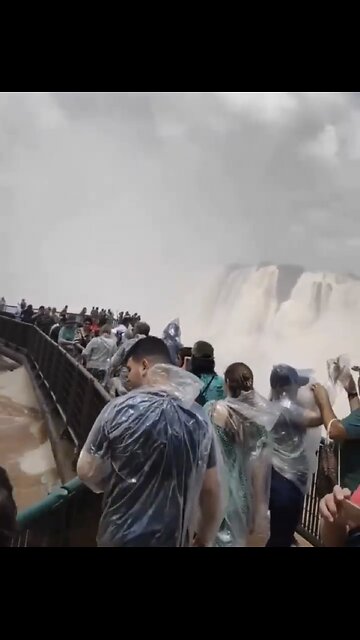 BRAZIL FAMOUS WATERFALL FLOODED BY HEAVY RAINS⛈️🌊🚧💫