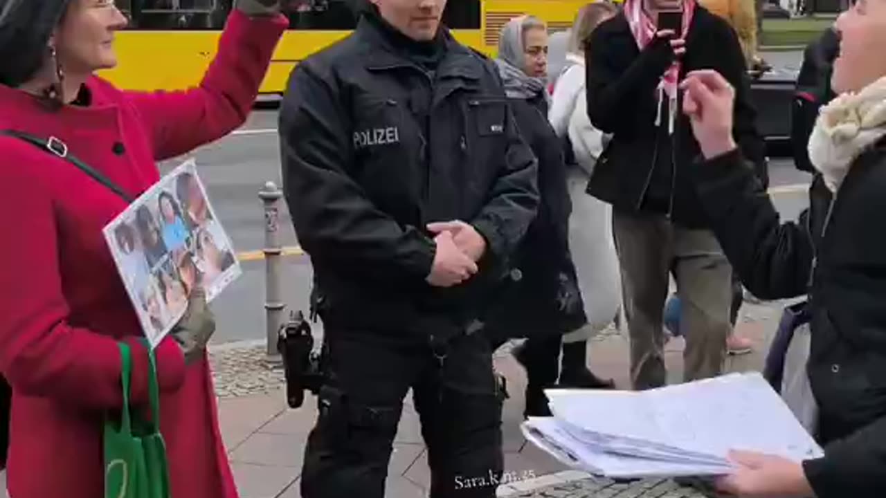 🇩🇪Pro-Palestine activist in Germany gets triggered by a woman silently protesting