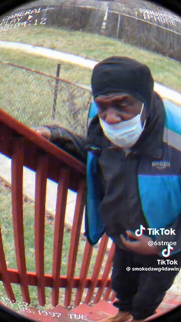 This delivery guy hold no punches