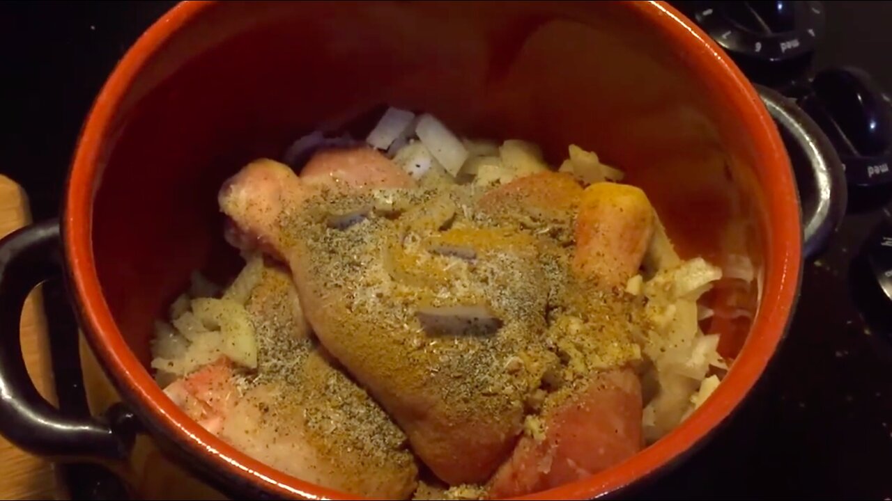 Using A Clay Pot To Cook Chicken