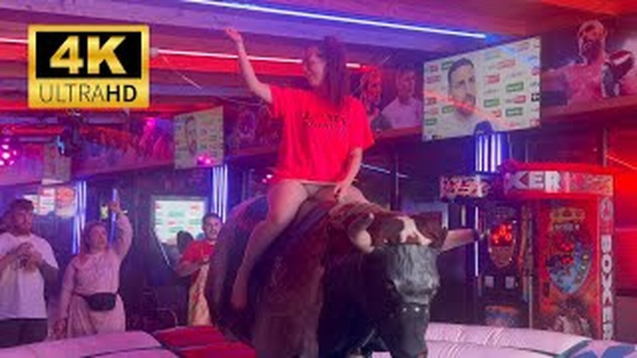 😍 Bold Girl on a Bull | Mechanical Bull Riding | Bull Riding in Benidorm