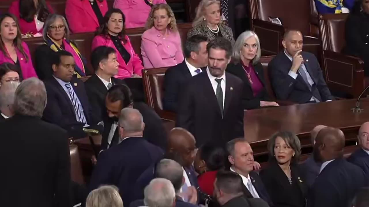 Dem Rep. Al Green wields cane, booted from Trump’s address